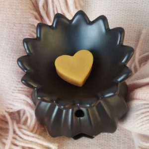 Kominek zapachowy czarny zestaw z woskami pszczelimi Szykowny Ogród